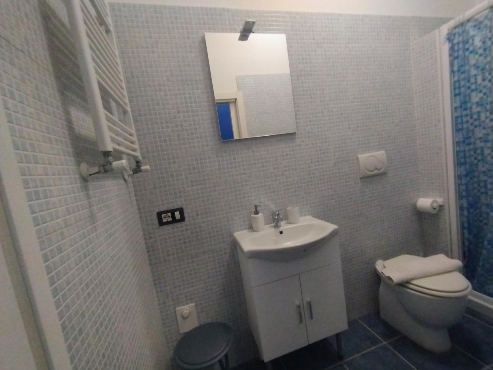 Adriatic Room 50 M Dalla Stazione Ferroviaria Di Ciampino E Dalla Navetta Aeroportuale المظهر الخارجي الصورة