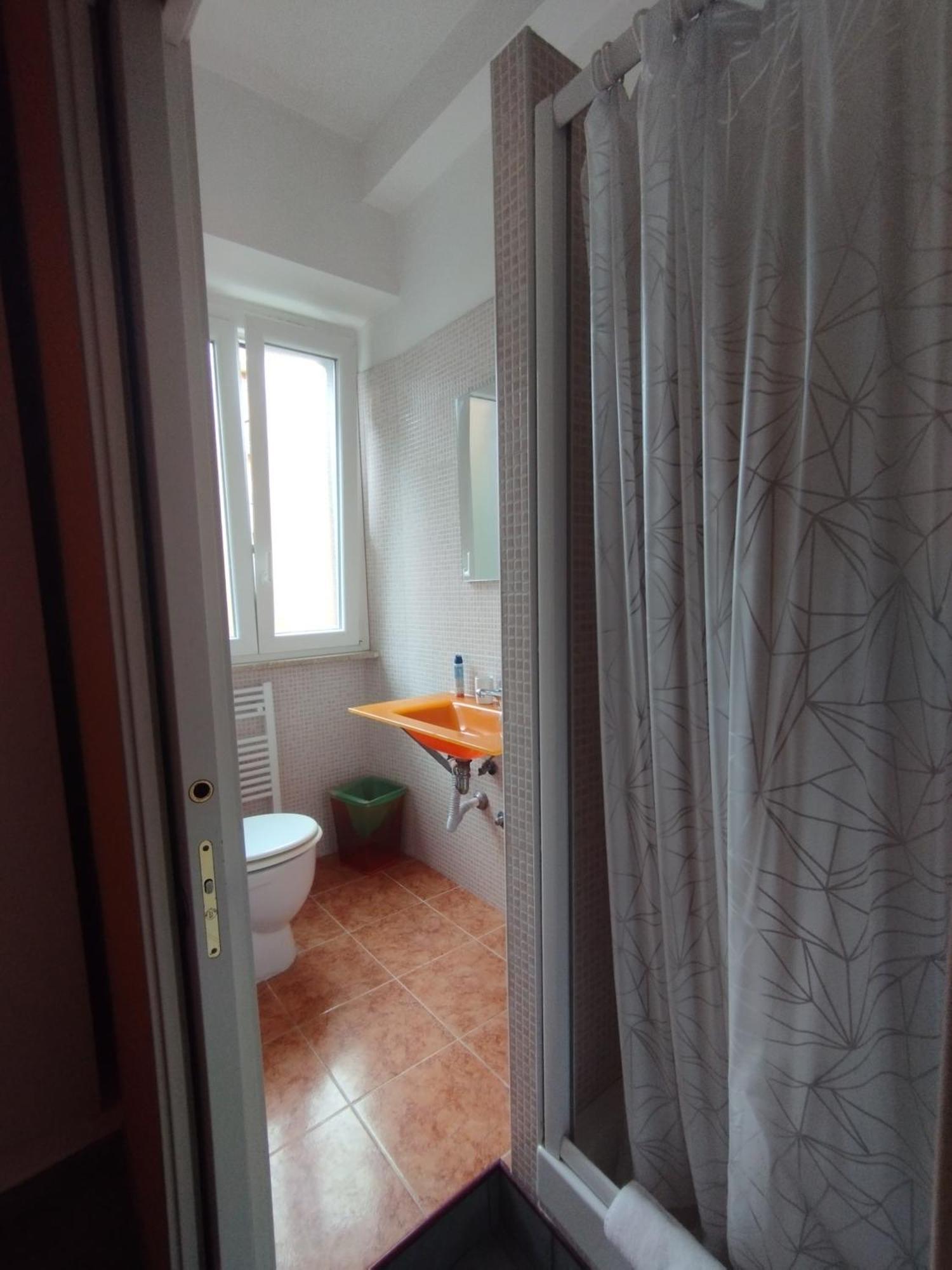 Adriatic Room 50 M Dalla Stazione Ferroviaria Di Ciampino E Dalla Navetta Aeroportuale المظهر الخارجي الصورة