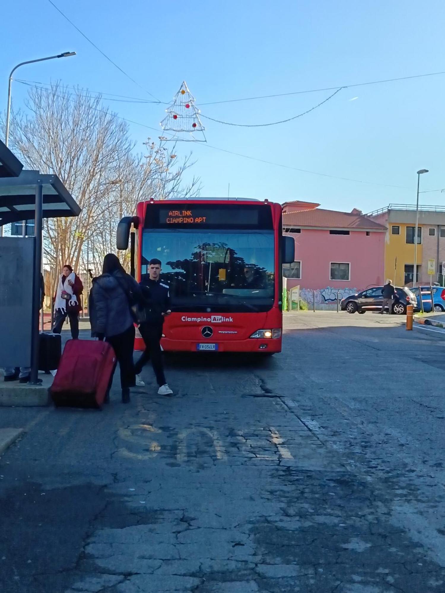 Adriatic Room 50 M Dalla Stazione Ferroviaria Di Ciampino E Dalla Navetta Aeroportuale المظهر الخارجي الصورة